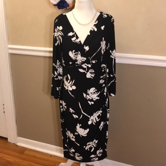 Lauren Ralph Lauren Dresses & Skirts - NWT Lauren Ralph Lauren floral surplice dress